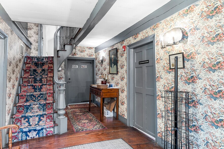 42 Crown St, Kingston, NY à louer - Photo de l’immeuble – Image 3 sur 13