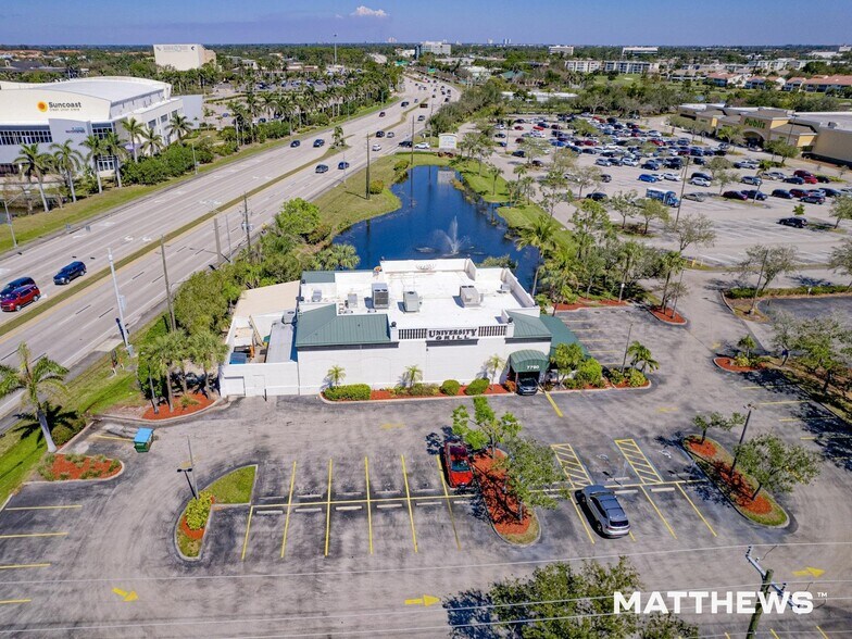 7790 Cypress Lake Dr, Fort Myers, FL à vendre - Photo de l’immeuble – Image 2 sur 4