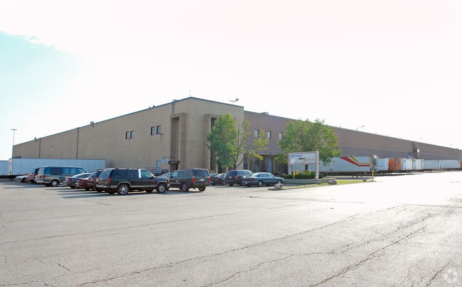 5000 Proviso Dr, Melrose Park, IL à louer - Photo de l’immeuble – Image 3 sur 9