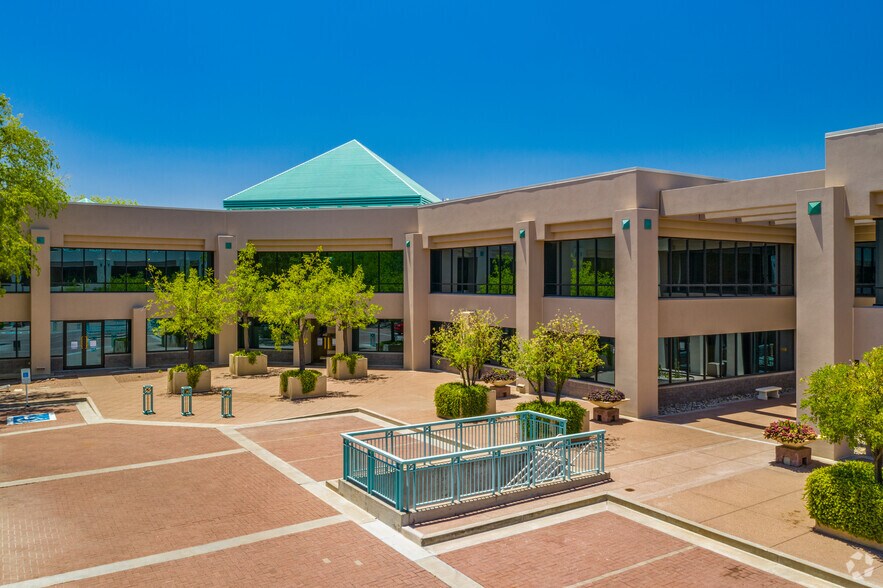 8877 N Gainey Center Dr, Scottsdale, AZ à louer - Photo principale – Image 1 sur 7
