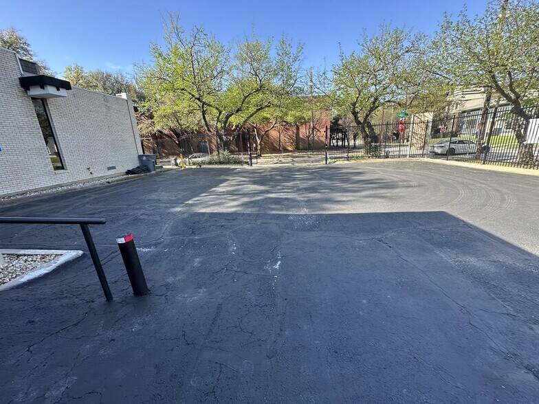 3300 Douglas Ave, Dallas, TX à louer - Photo de l’immeuble – Image 3 sur 7