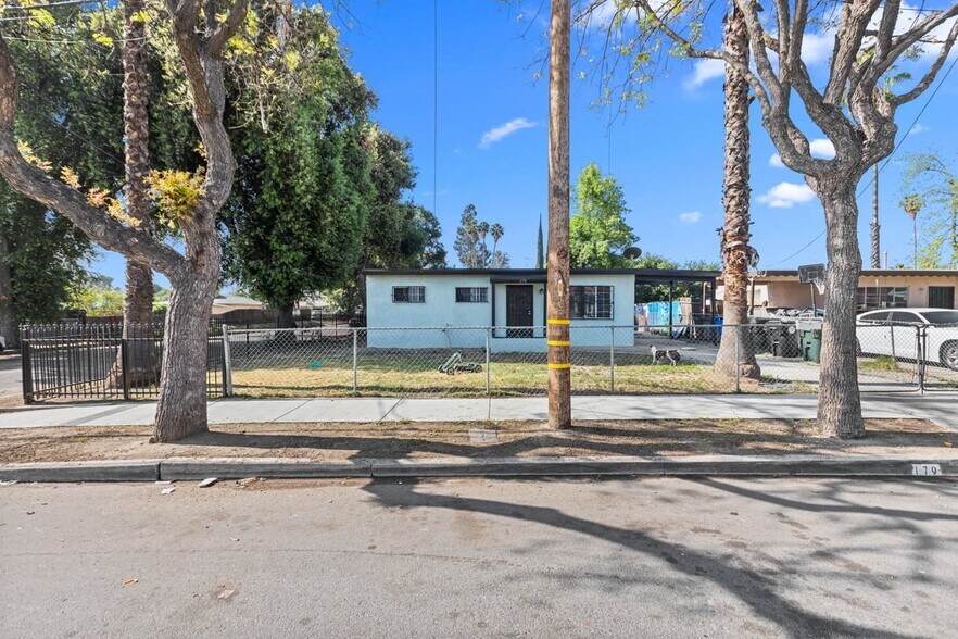 179 E 16th St, San Bernardino, CA à vendre - Photo de l’immeuble – Image 3 sur 31