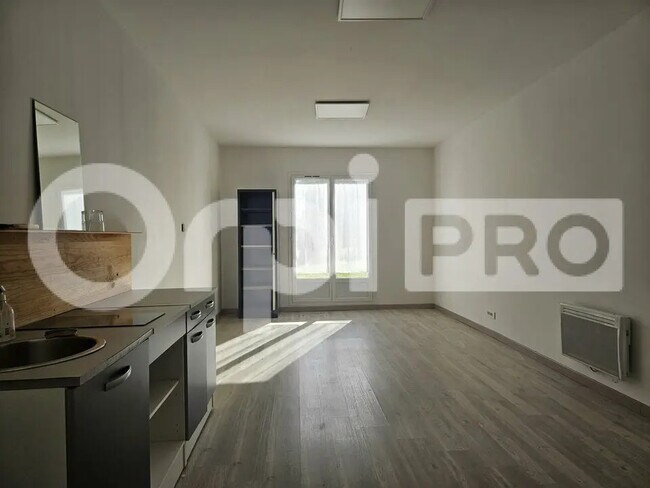 Plus de détails pour Local d'activités à louer