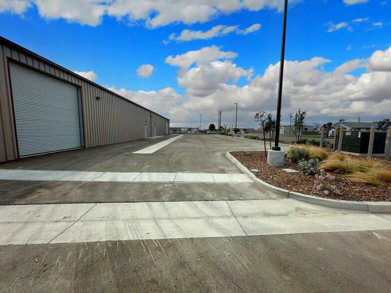 205 Quantico Ave, Bakersfield, CA à vendre - Photo de l’immeuble – Image 3 sur 3