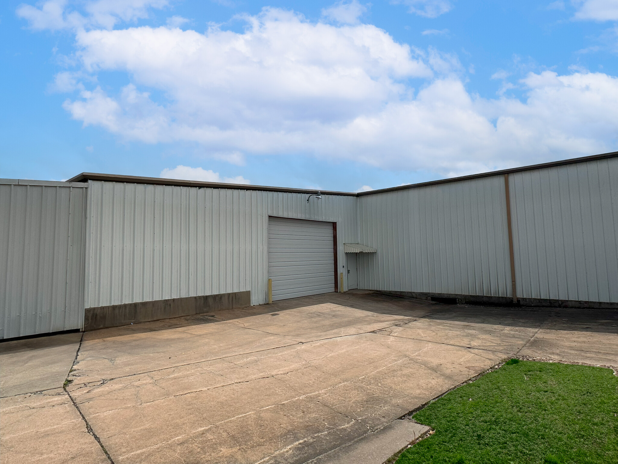 1703 Industrial Blvd, Brenham, TX à louer Photo de l’immeuble– Image 1 sur 8
