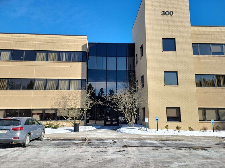 300 Northpointe Cir, Seven Fields, PA à louer - Photo intérieure – Image 3 sur 12