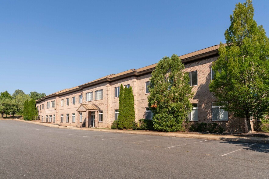 1410 Incarnation Dr, Charlottesville, VA à vendre - Photo de l’immeuble – Image 2 sur 9