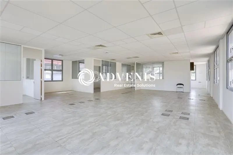 Bureau dans Joinville-le-Pont à louer - Photo de l’immeuble – Image 1 sur 9