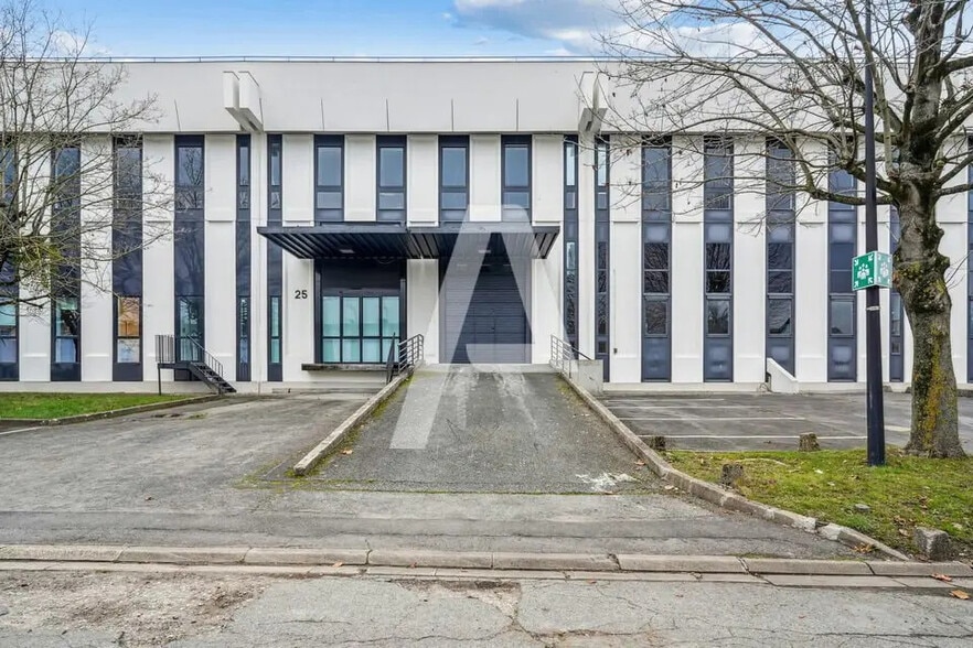 Local d’activités dans Rungis à louer - Photo de l’immeuble – Image 2 sur 5