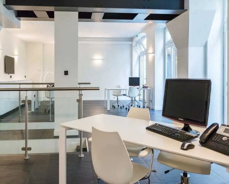 13 Rue Du Docteur Lancereaux, Paris à louer - Photo de l’immeuble – Image 3 sur 5