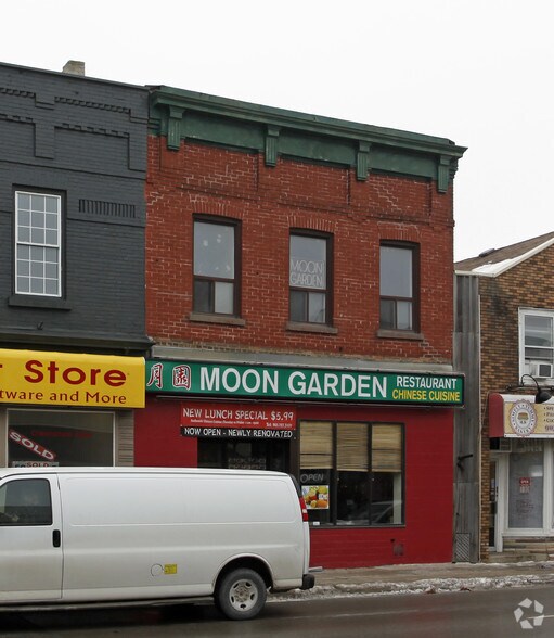 15229 Yonge St, Aurora, ON à vendre - Photo de l’immeuble – Image 2 sur 2