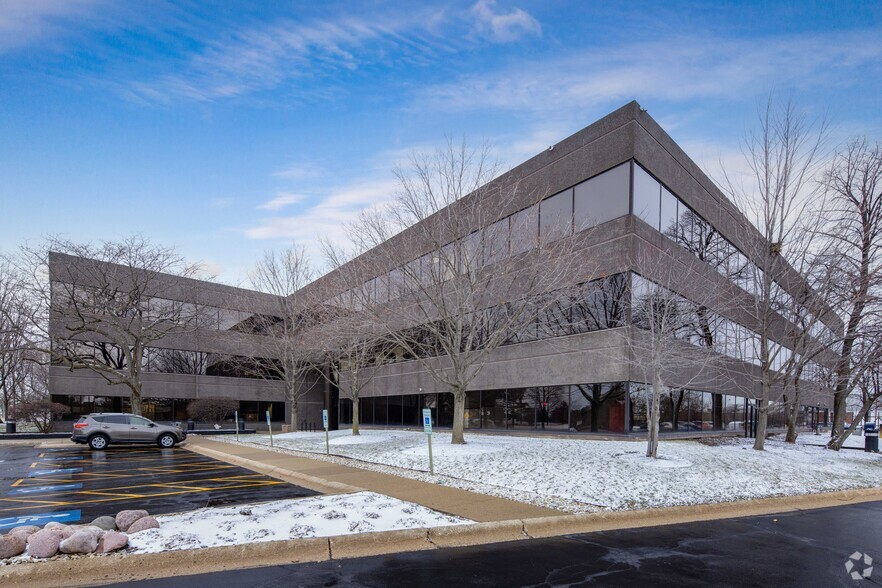3400 Dundee Rd, Northbrook, IL à louer - Photo principale – Image 1 sur 21