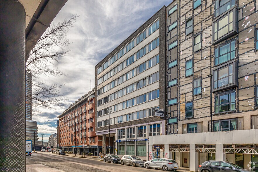 23 Goswell Rd, Londres à louer - Photo de l’immeuble – Image 2 sur 3