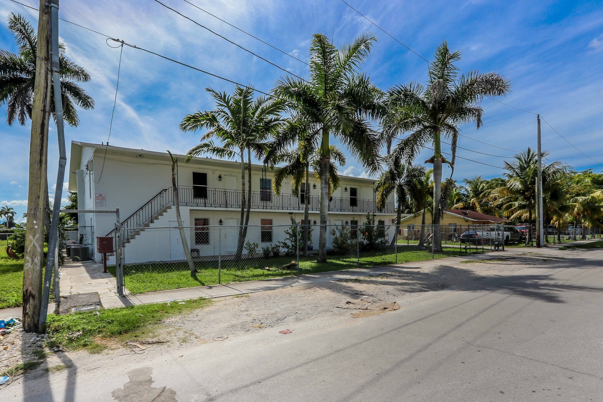 525 SW 1st Ave, Homestead, FL à vendre Photo principale– Image 1 sur 3