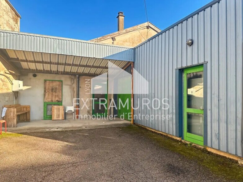 Local d'activités dans Amplepuis à vendre - Photo de l’immeuble – Image 3 sur 8