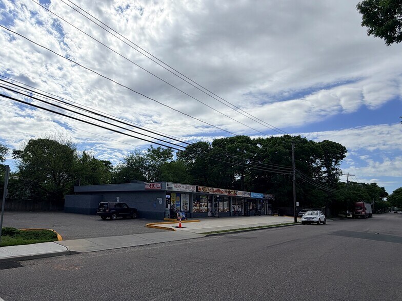 1225-1235 Grundy Ave, Holbrook, NY à vendre - Photo de l’immeuble – Image 3 sur 5