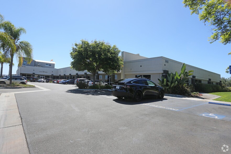 3130-3140 Airway Ave, Costa Mesa, CA à louer - Photo principale – Image 2 sur 5