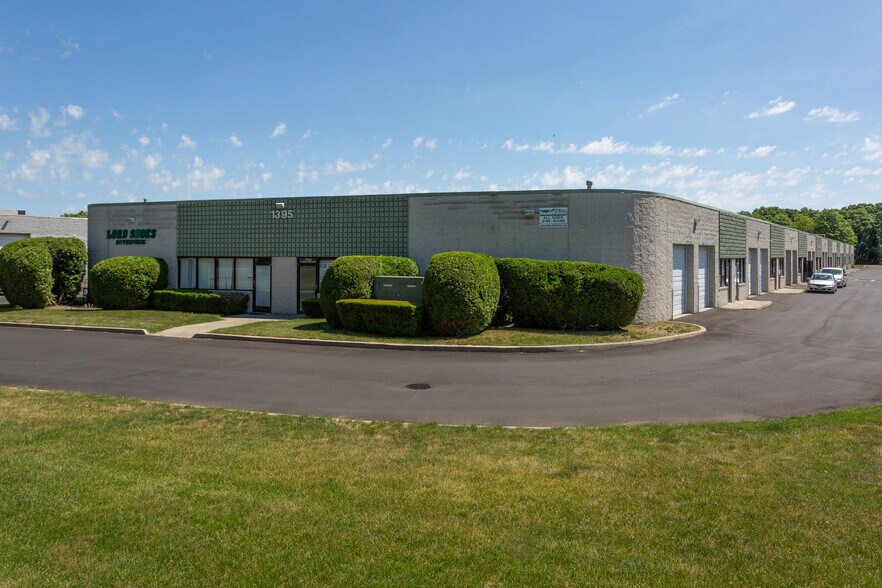1395 Lakeland Ave, Bohemia, NY à louer - Photo principale – Image 1 sur 5