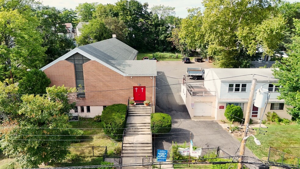 135 Remington Pl, New Rochelle, NY à louer - Photo principale – Image 1 sur 9