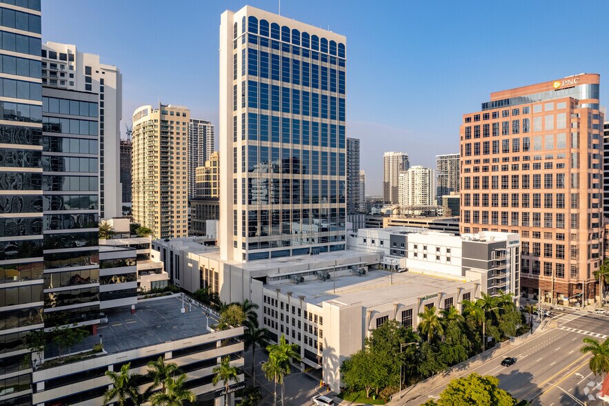 100 SE 3rd Ave, Fort Lauderdale, FL à louer - Photo de l’immeuble – Image 1 sur 19