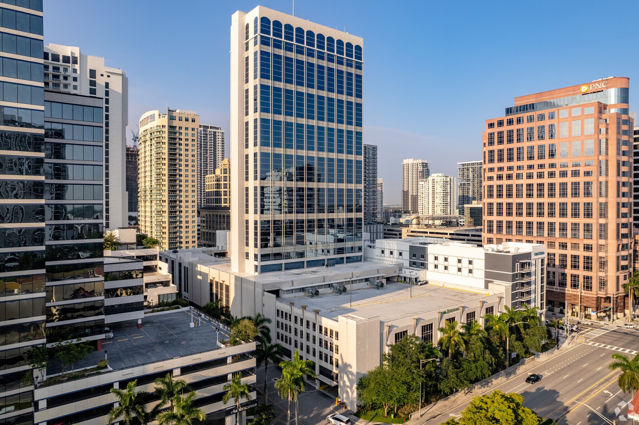 100 SE 3rd Ave, Fort Lauderdale, FL à louer Photo principale– Image 1 sur 20