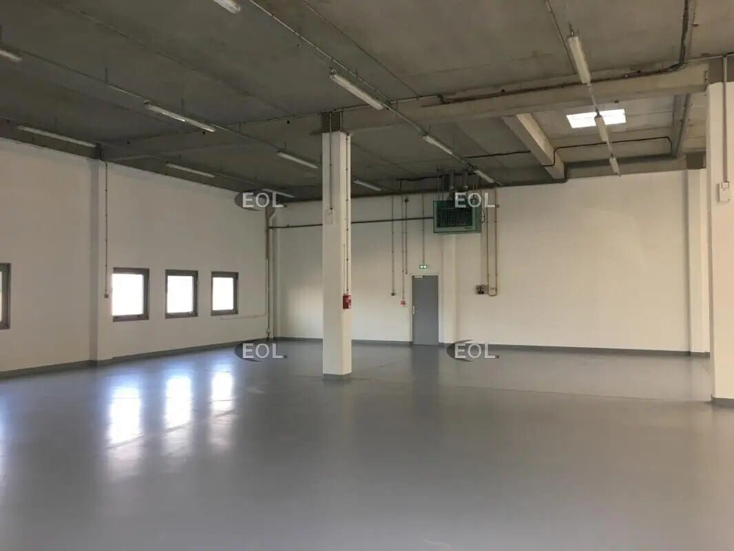 Local d’activités dans Villeneuve-la-Garenne à louer Photo intérieure– Image 1 sur 5
