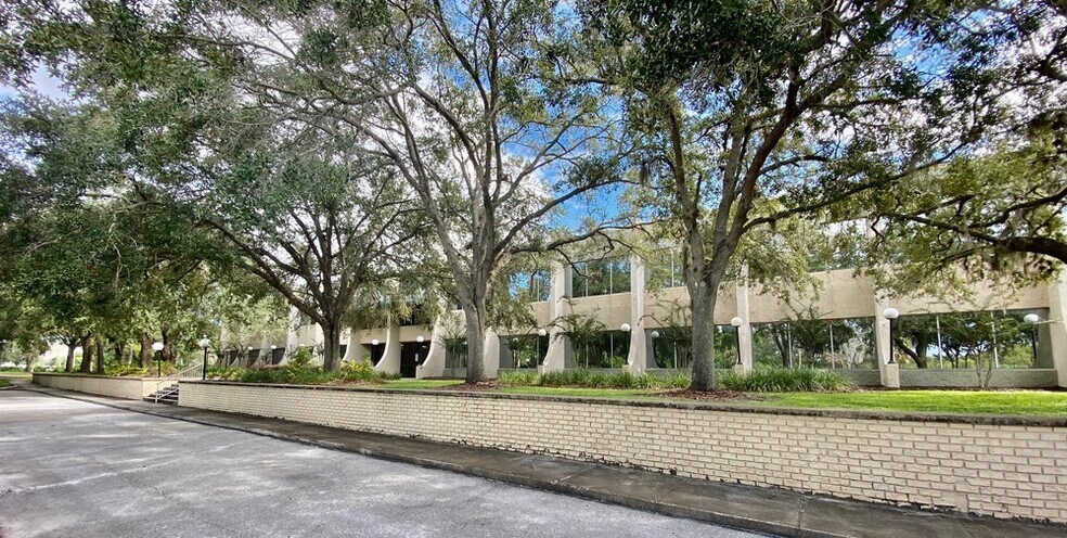 5104 N Orange Blossom Trl, Orlando, FL à louer - Photo de l’immeuble – Image 2 sur 48