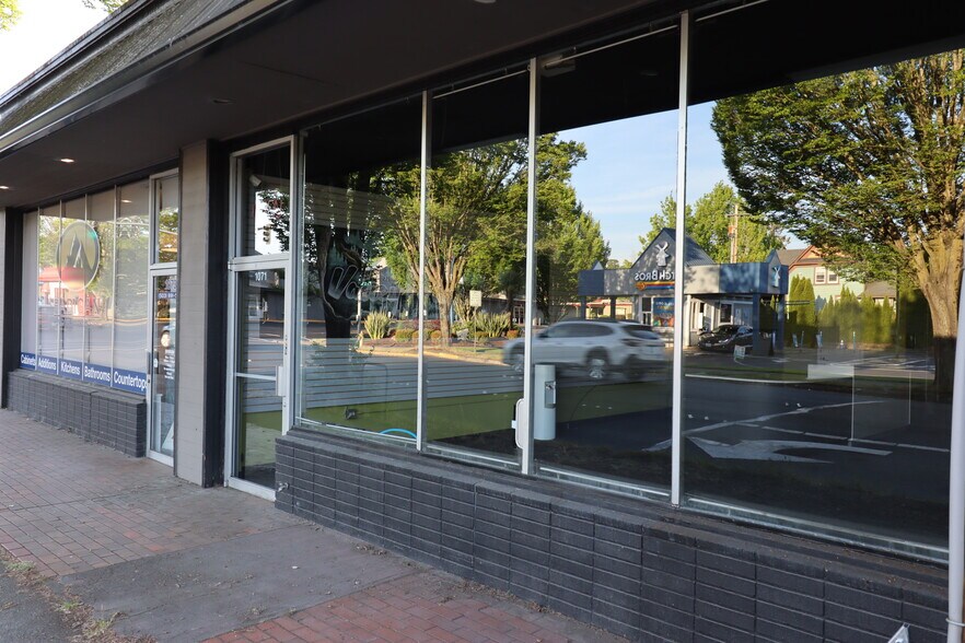 1071-1073 Commercial St SE, Salem, OR à louer - Photo de l’immeuble – Image 3 sur 11