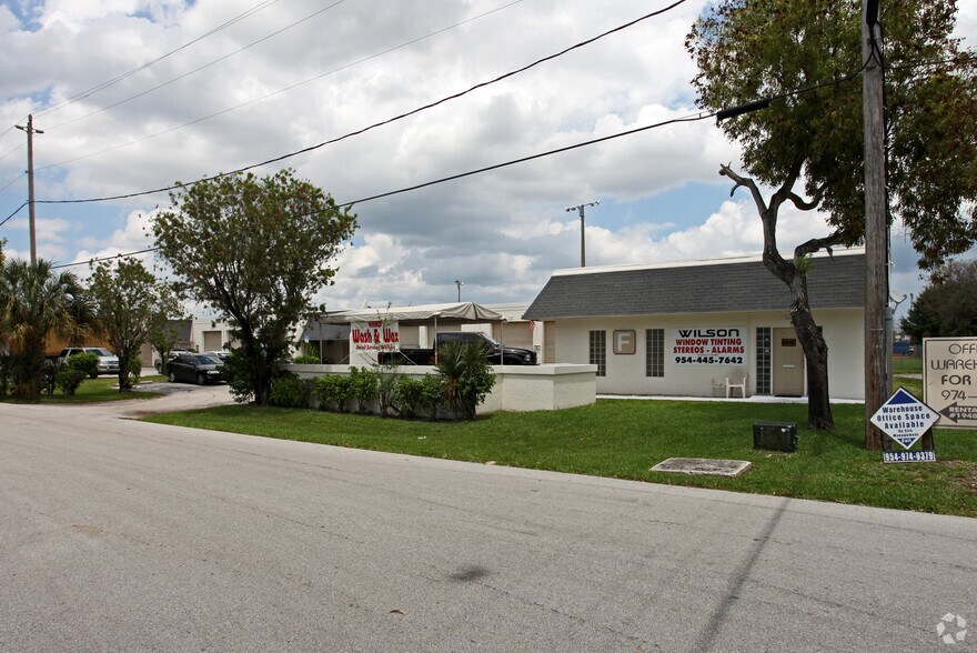 1900-1922 NW Mears Pky, Margate, FL à louer - Photo principale – Image 1 sur 3