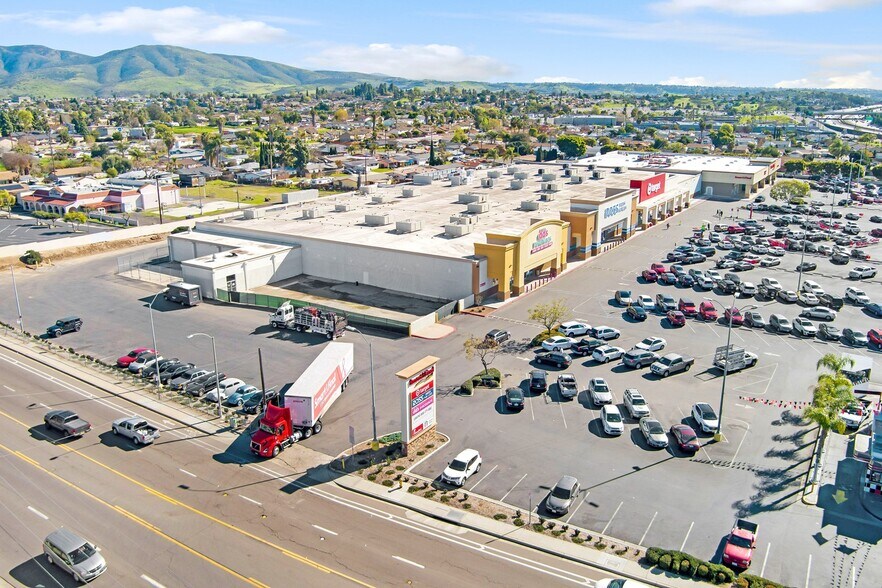935 Sweetwater Rd, Spring Valley, CA à louer - Photo principale – Image 1 sur 4