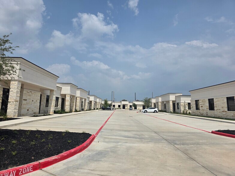 28111 Firethorne, Katy, TX à louer - Photo de l’immeuble – Image 2 sur 5
