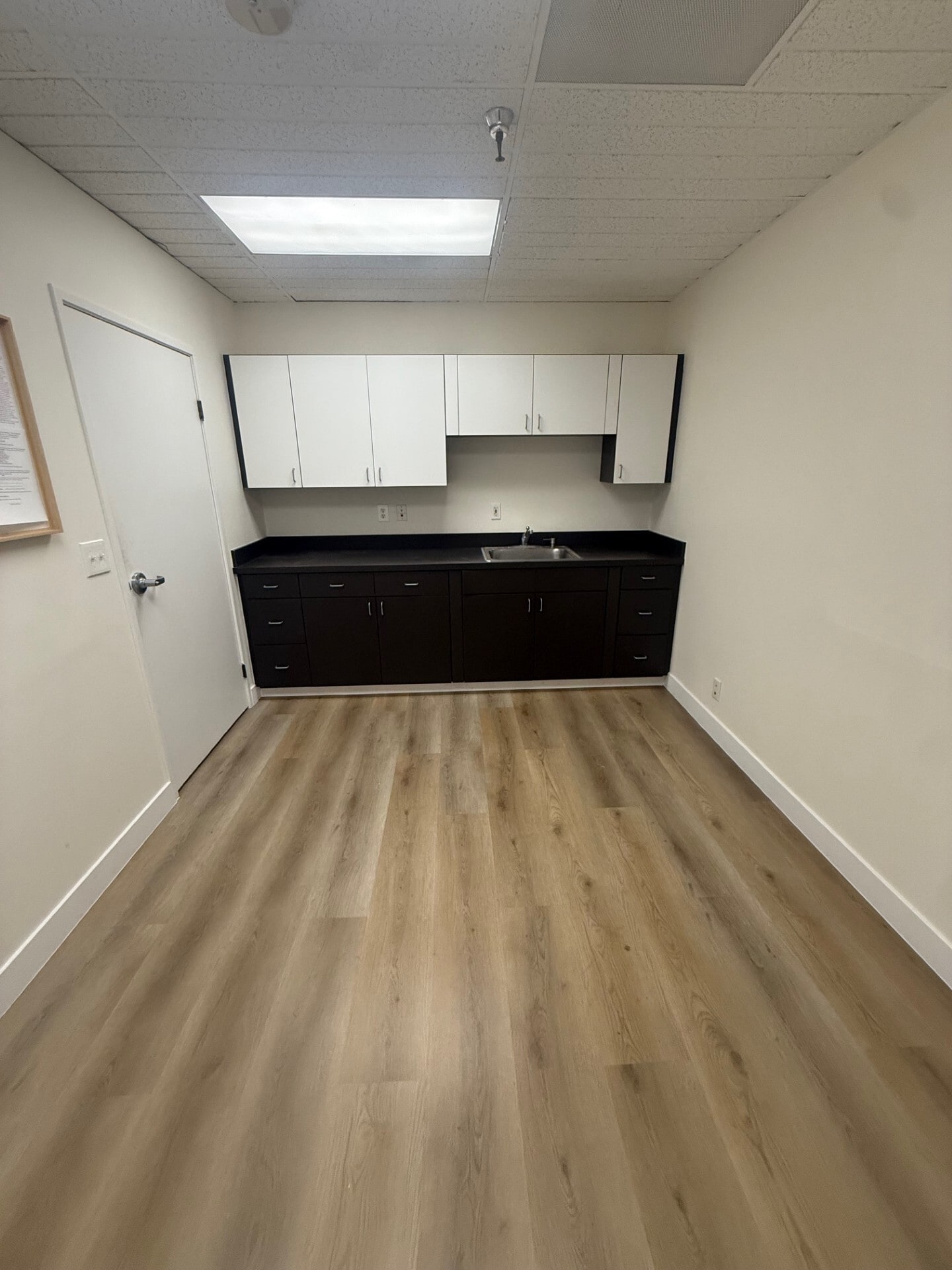 2183 Fairview Rd, Costa Mesa, CA à louer Photo intérieure– Image 1 sur 2