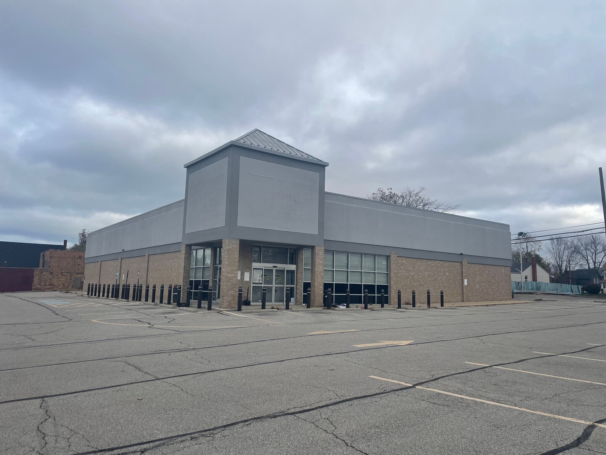 2709 Broadway, Lorain, OH à louer Photo principale– Image 1 sur 6