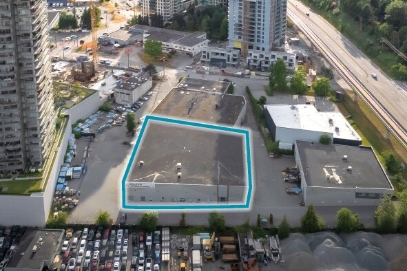 5334 Lougheed Hwy, Burnaby, BC à louer Photo principale– Image 1 sur 4