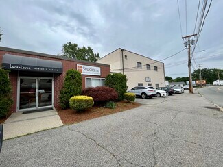 Plus de détails pour 838 Dyer Ave, Cranston, RI - Local d'activités à louer