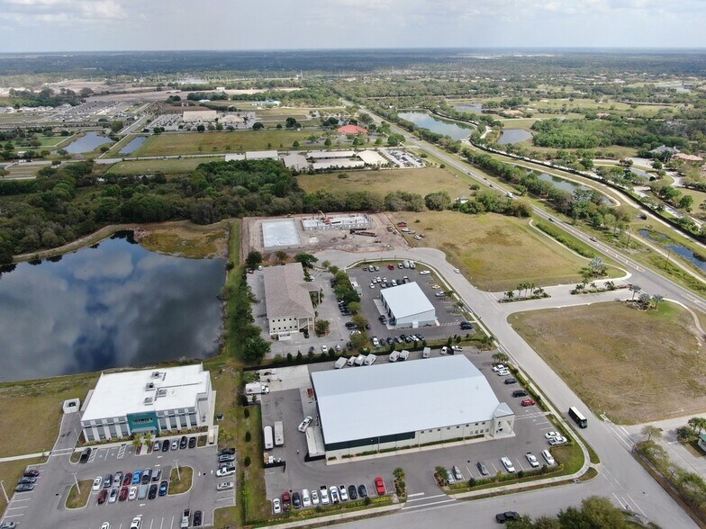 8250 Vicela Dr, Sarasota, FL à louer - Aérien – Image 3 sur 13