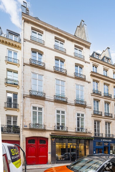 108 Rue Saint Honoré, Paris à louer - Photo de l’immeuble – Image 2 sur 3
