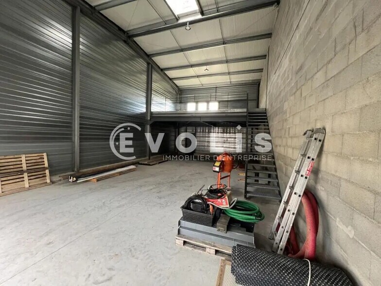 Local d’activités dans Saint-Priest à louer - Photo intérieure – Image 3 sur 6