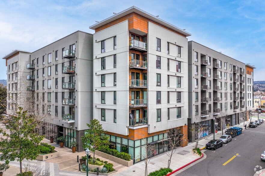 540 39th St, Oakland, CA à louer - Photo de l’immeuble – Image 1 sur 56