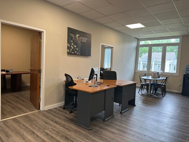 304 Corporate Dr E, Langhorne, PA à vendre - Photo de l’immeuble – Image 2 sur 7