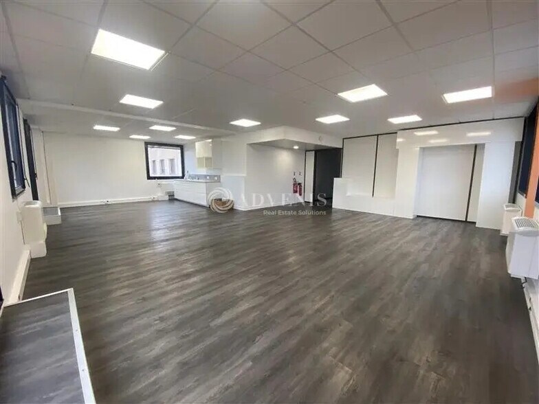 Bureau dans Guyancourt à louer - Photo de l’immeuble – Image 1 sur 5