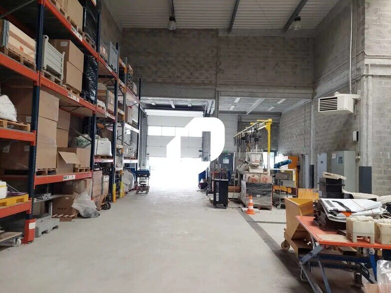 Bureau dans Magny-les-Hameaux à louer - Photo de l’immeuble – Image 3 sur 7