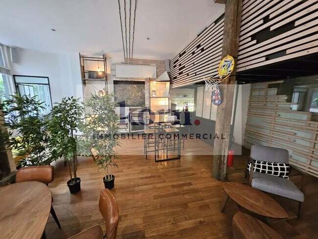 Plus de détails pour Local commercial à vendre