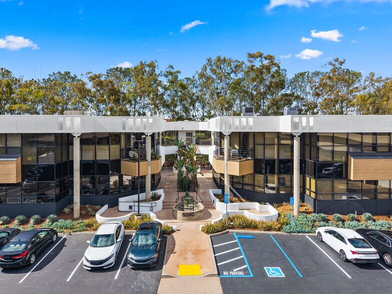 5080 Shoreham Pl, San Diego, CA à vendre - Photo de l’immeuble – Image 3 sur 46