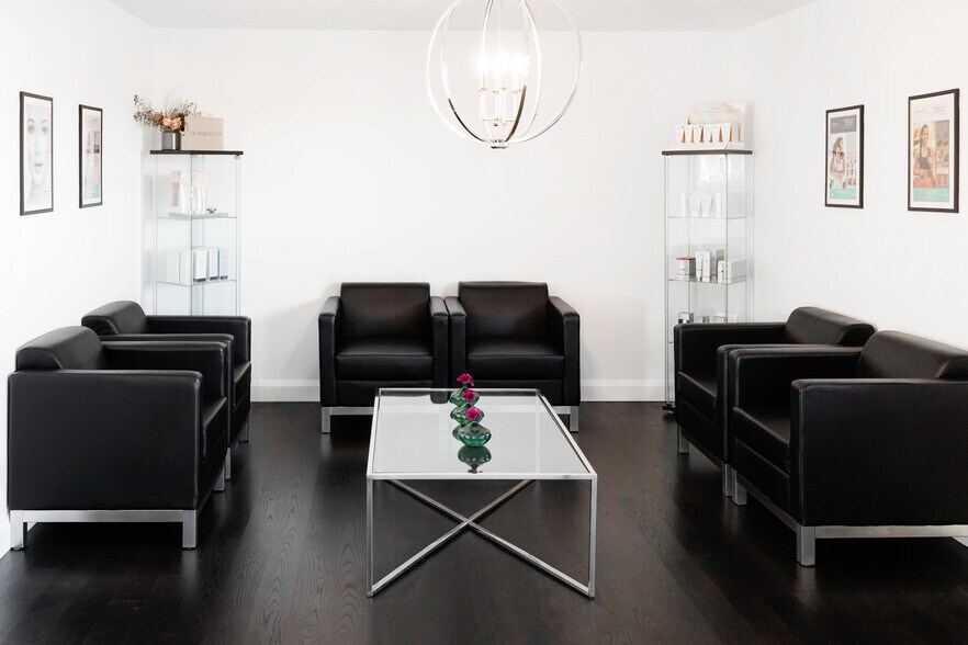 1533 Dundas St E, Whitby, ON à vendre - Photo de l’immeuble – Image 3 sur 14