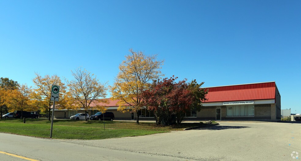 889 Barton St, Hamilton, ON à louer - Photo de l’immeuble – Image 3 sur 12