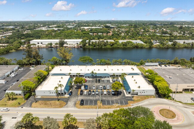 Plus de détails pour 3825 Investment Ln, West Palm Beach, FL - Local d'activités, Industriel/Logistique à louer