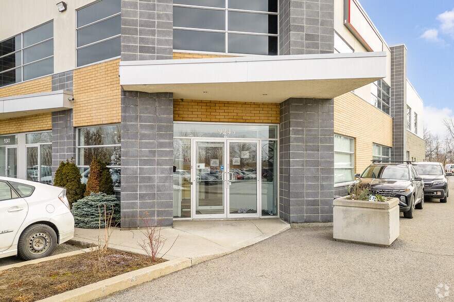 9233-9245 Rue Thimens, Montréal, QC à vendre - Photo de l’immeuble – Image 3 sur 17