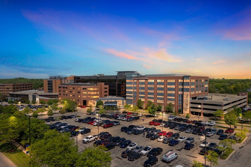 800 Biesterfield Rd, Elk Grove Village, IL à louer - Photo principale – Image 1 sur 9