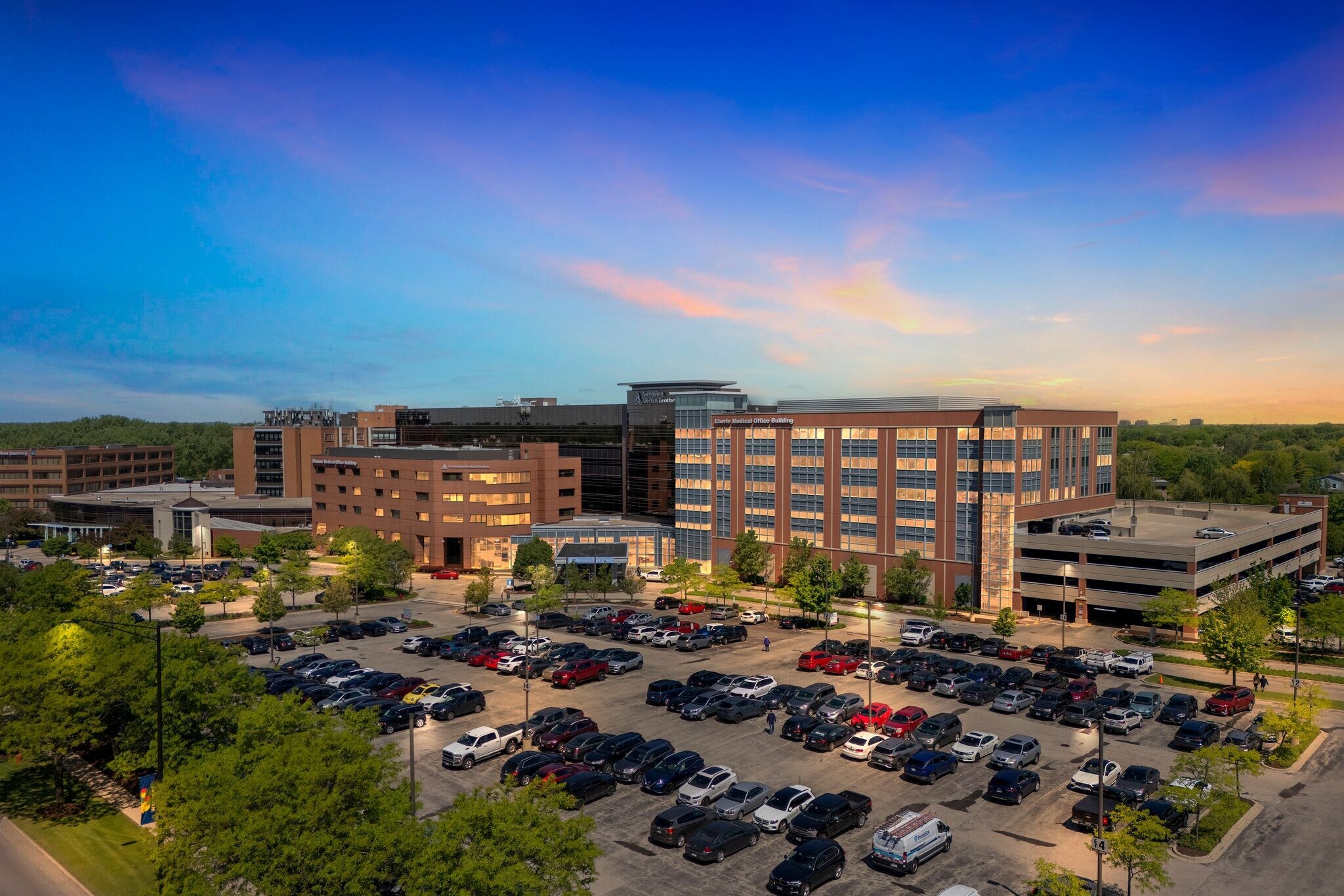 800 Biesterfield Rd, Elk Grove Village, IL à louer Photo principale– Image 1 sur 10